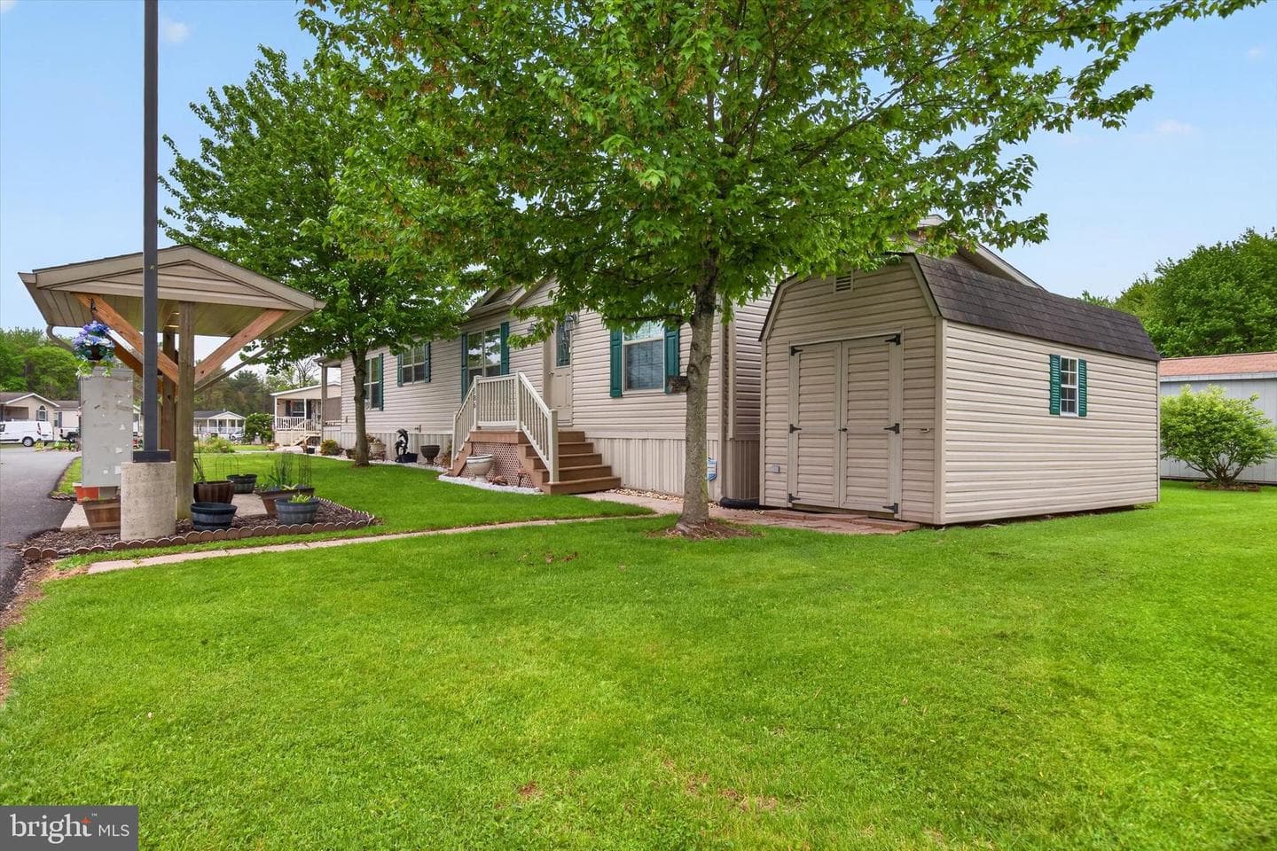 186 Goldcrest Circle photo 2