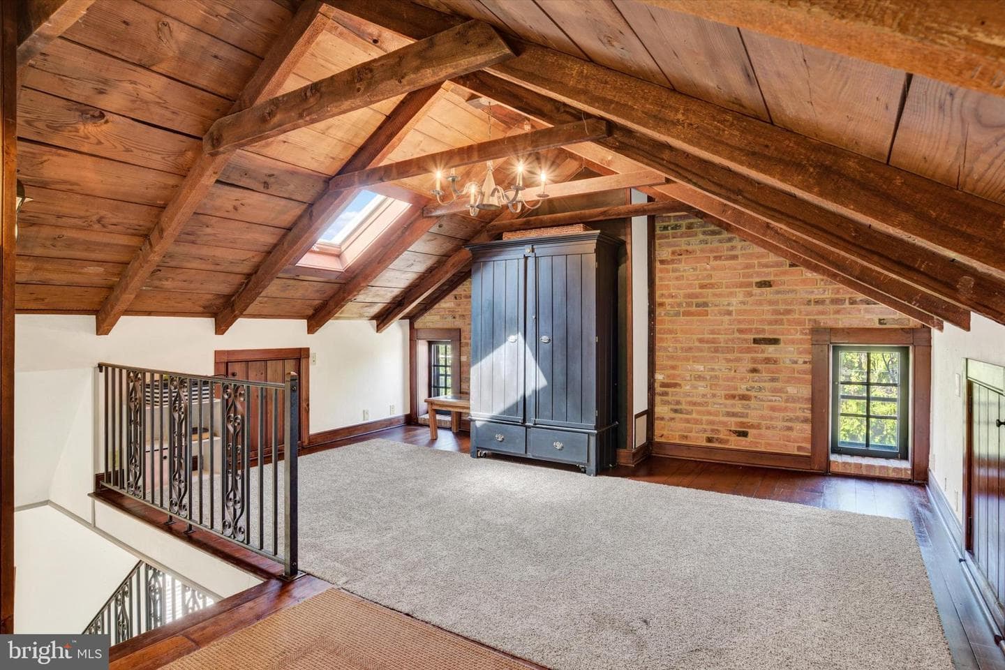 221 Lincoln Way W photo 23