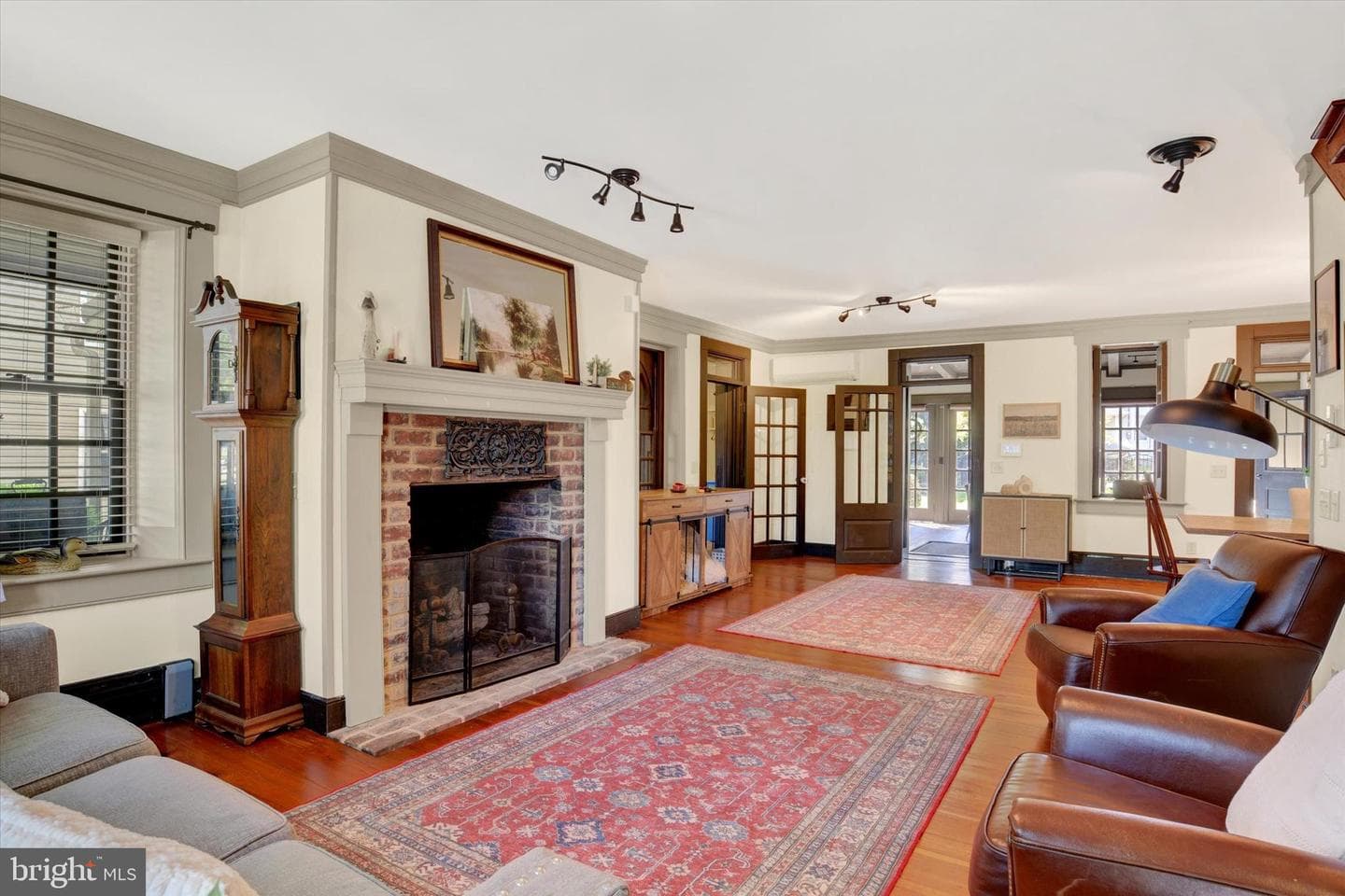 221 Lincoln Way W photo 5
