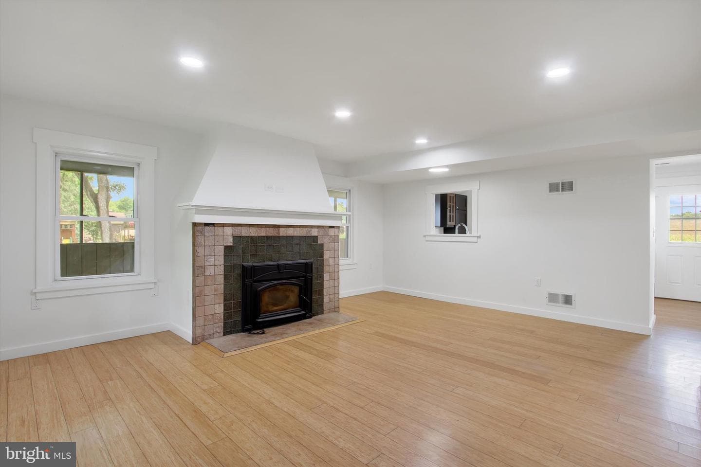 210 Cottage Drive photo 10