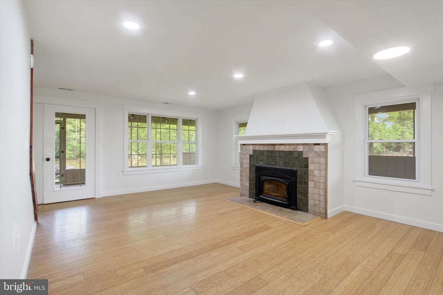 210 Cottage Drive photo 9