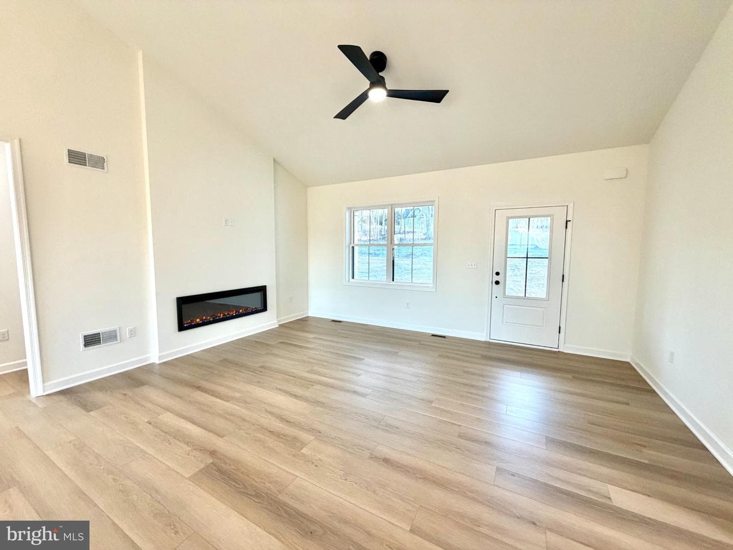 663 Curtis Drive photo 4