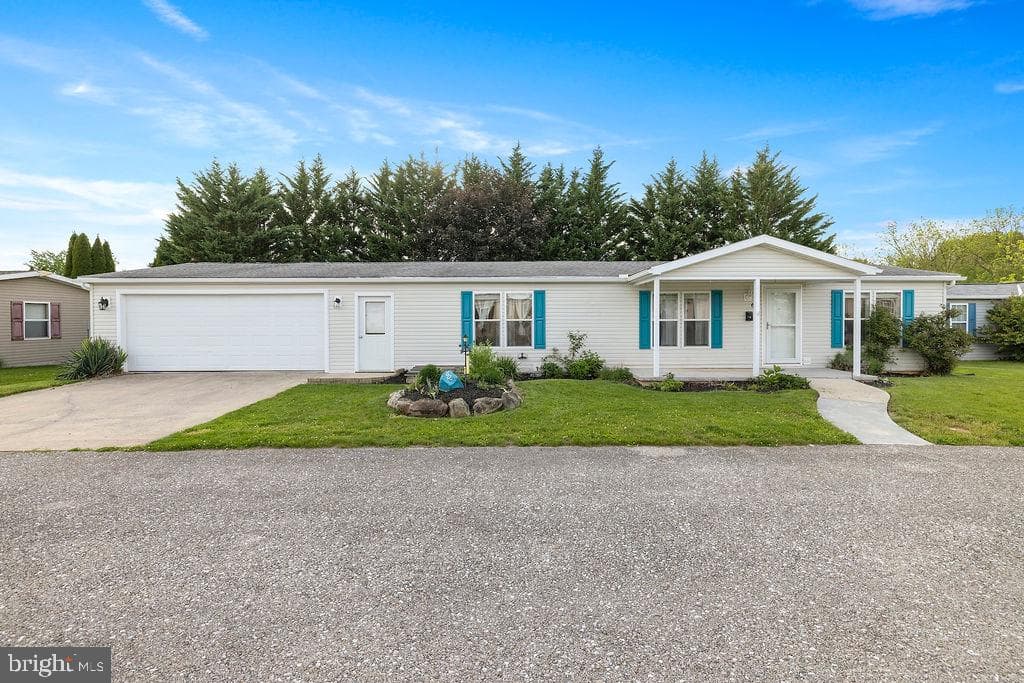 602 Pine Tree Lane photo 3