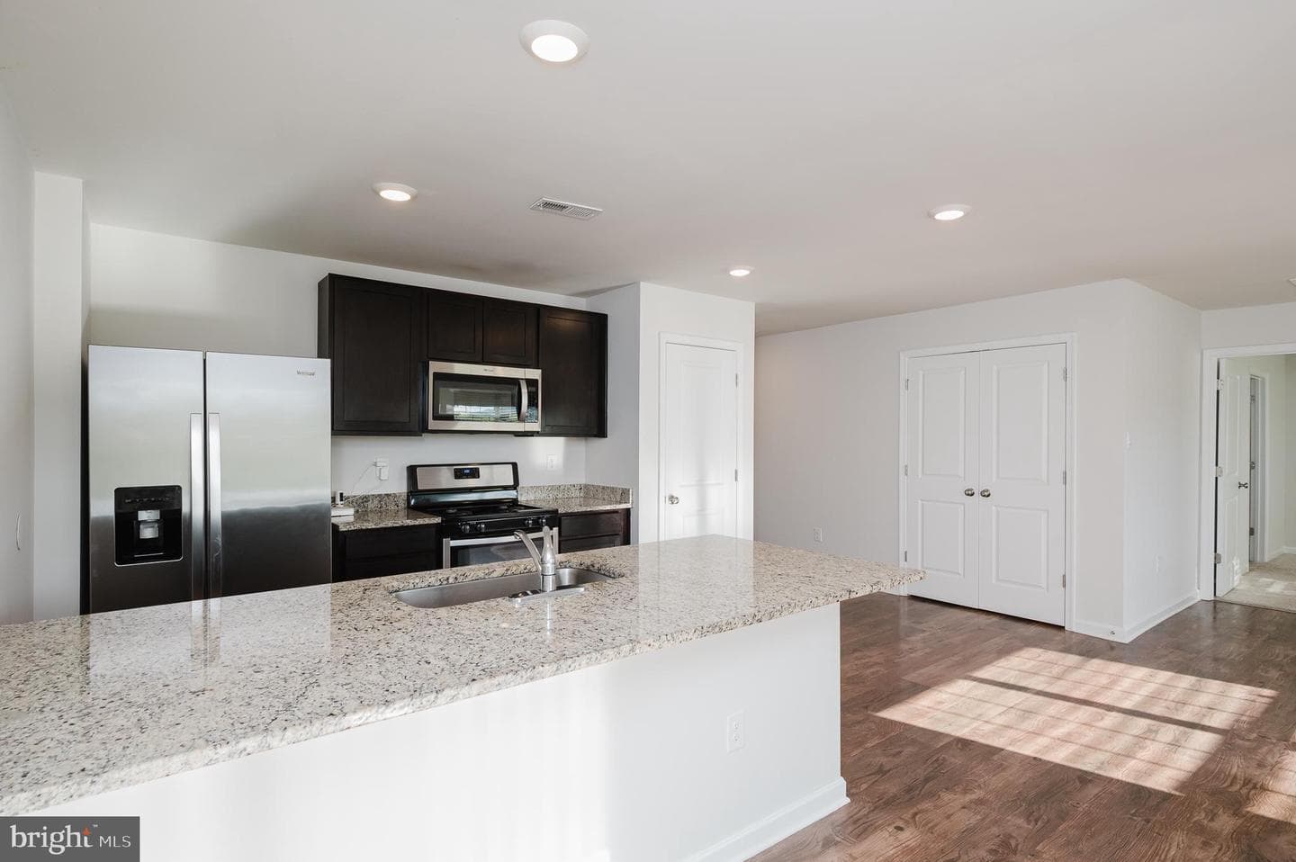 85 River Road photo 22