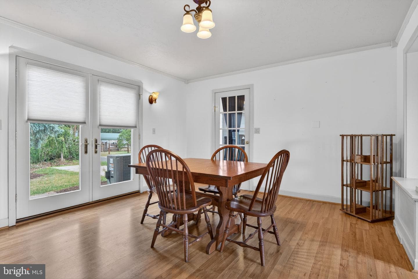 210 Stambach Street photo 8