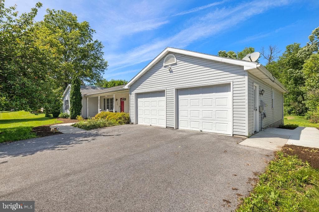 315 Friendship Lane photo 2