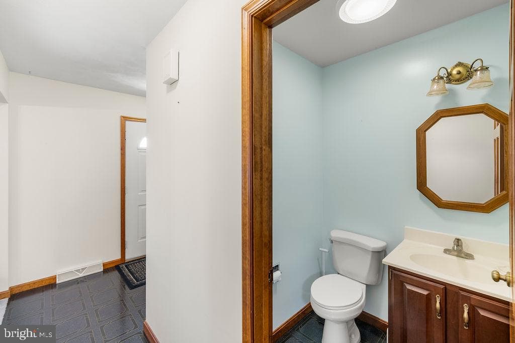 315 Friendship Lane photo 20