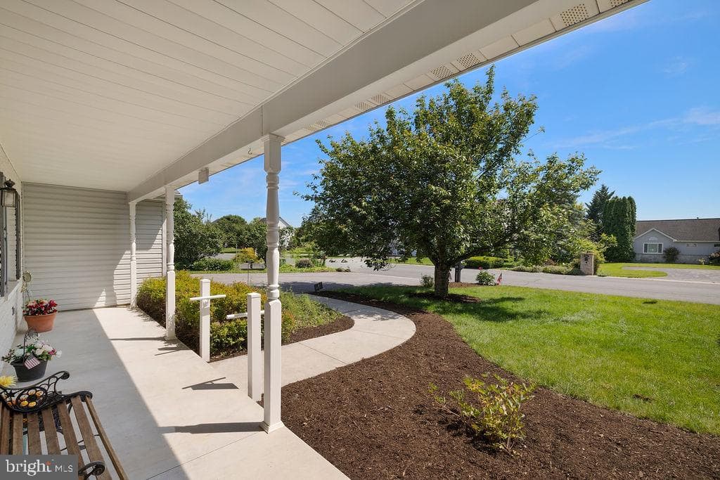 315 Friendship Lane photo 4