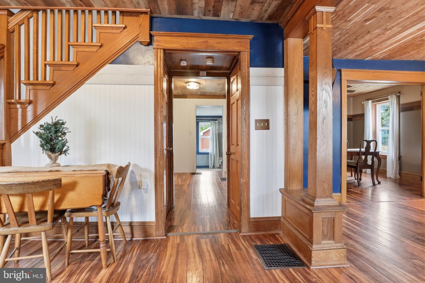 103 W King Street photo 4