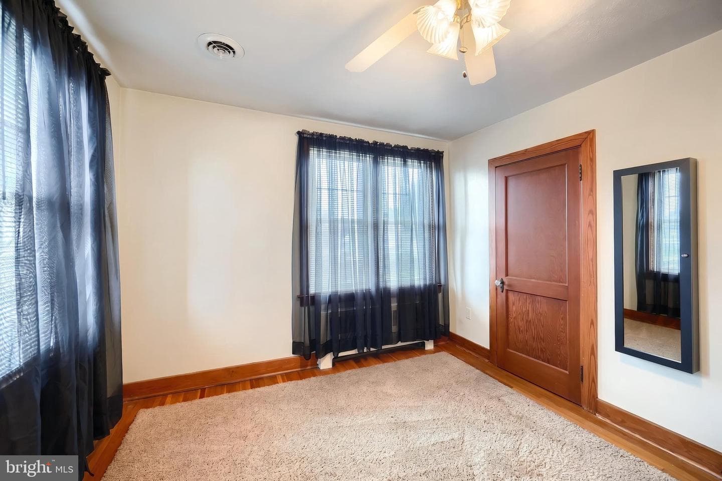 419 South photo 28