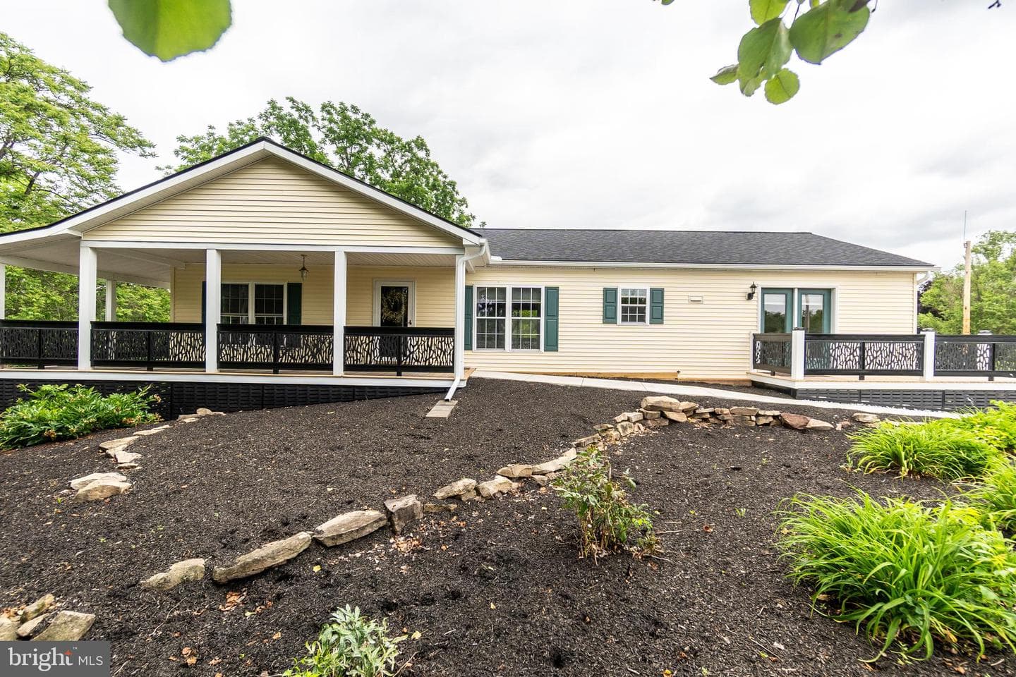 304 Crystal Creek Xing, Abbottstown