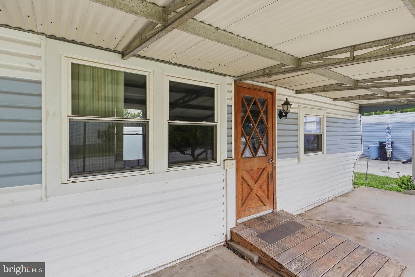 374 Maple Avenue photo 18