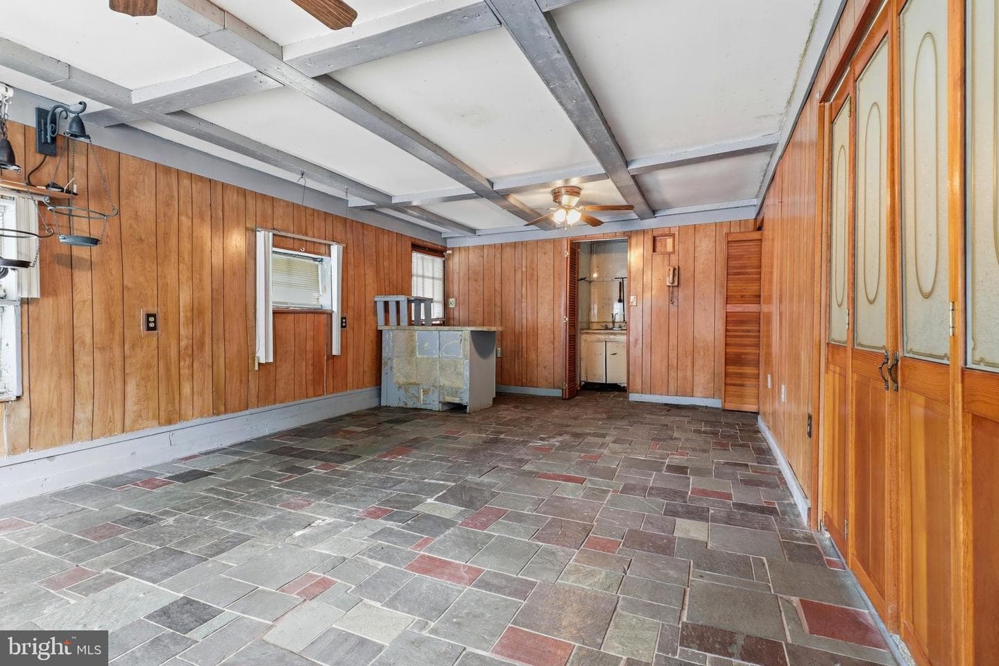 374 Maple Avenue photo 21