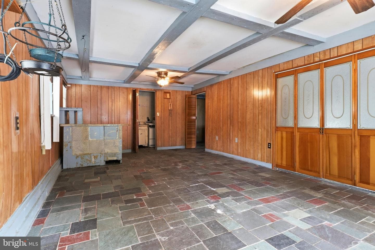 374 Maple Avenue photo 6