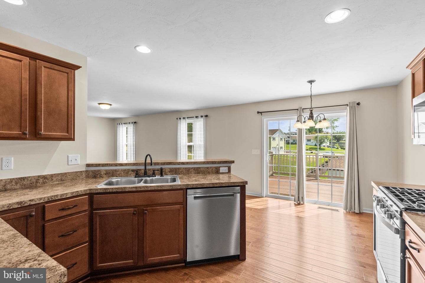 249 Hemlock Drive photo 8