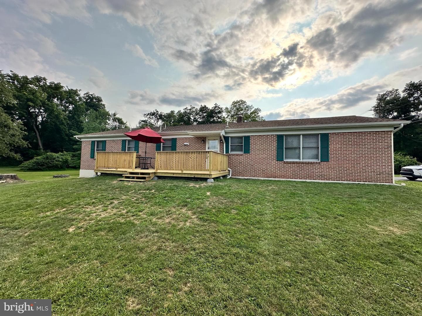 12 Longstreet Drive photo 3