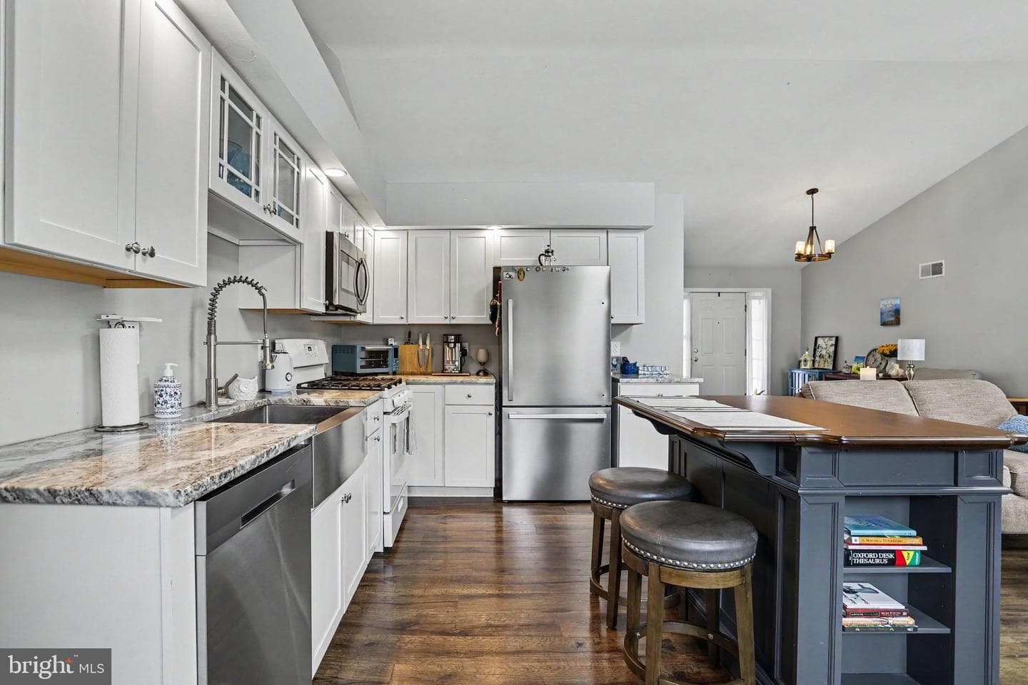 301 W Myrtle Street photo 12