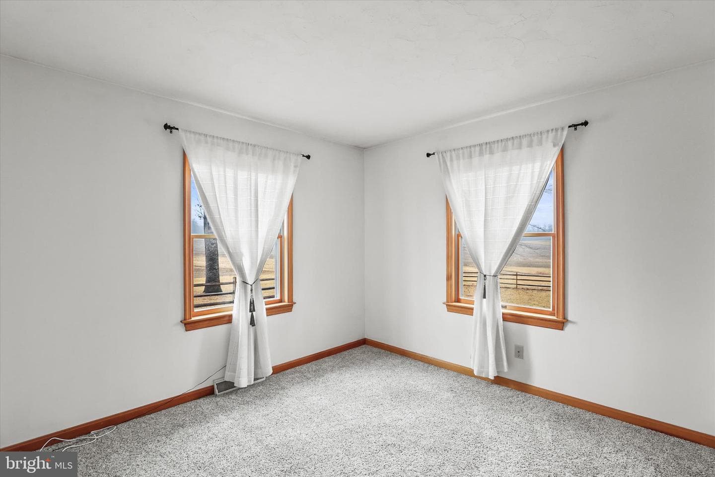 5285 Oxford Road photo 21
