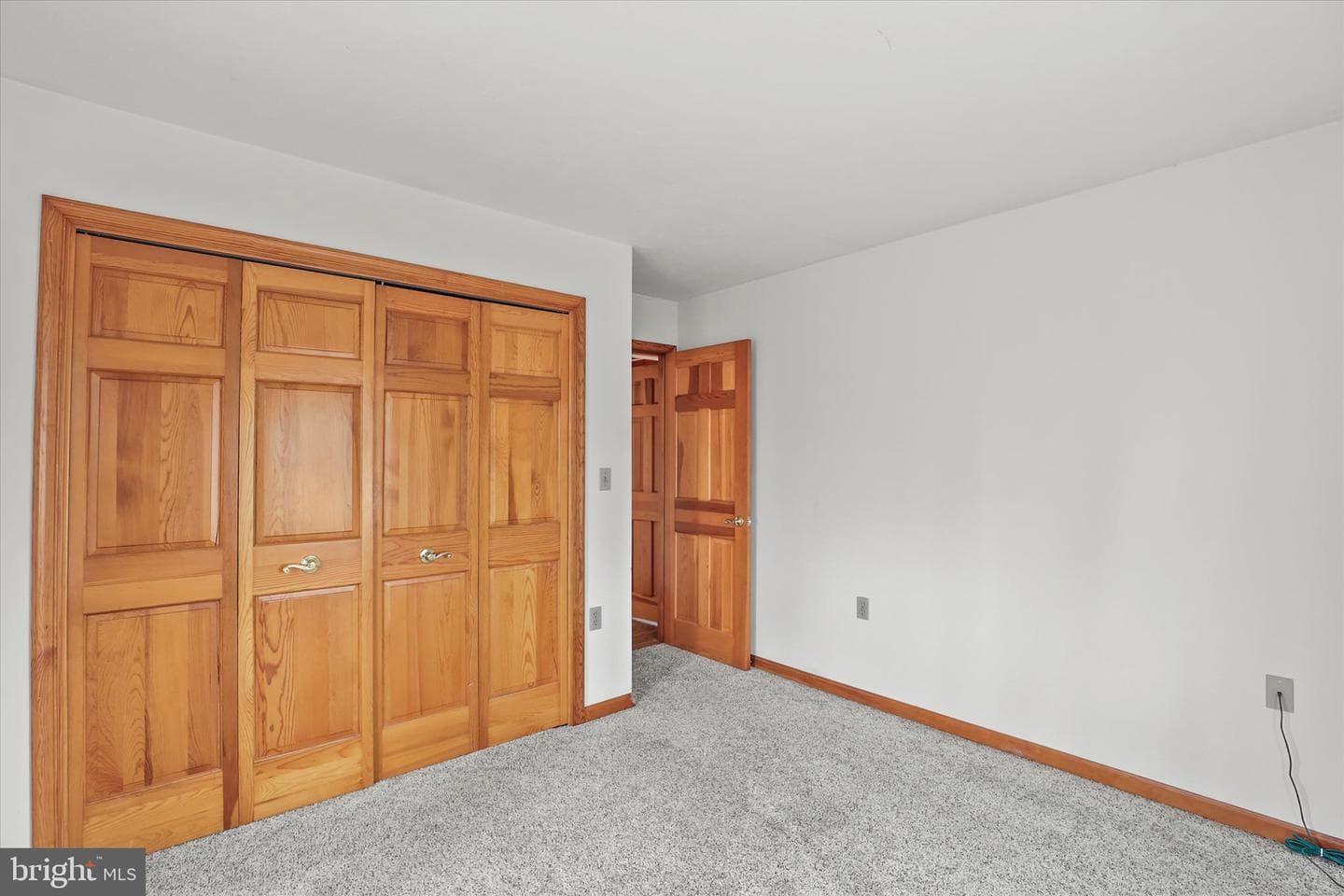 5285 Oxford Road photo 22
