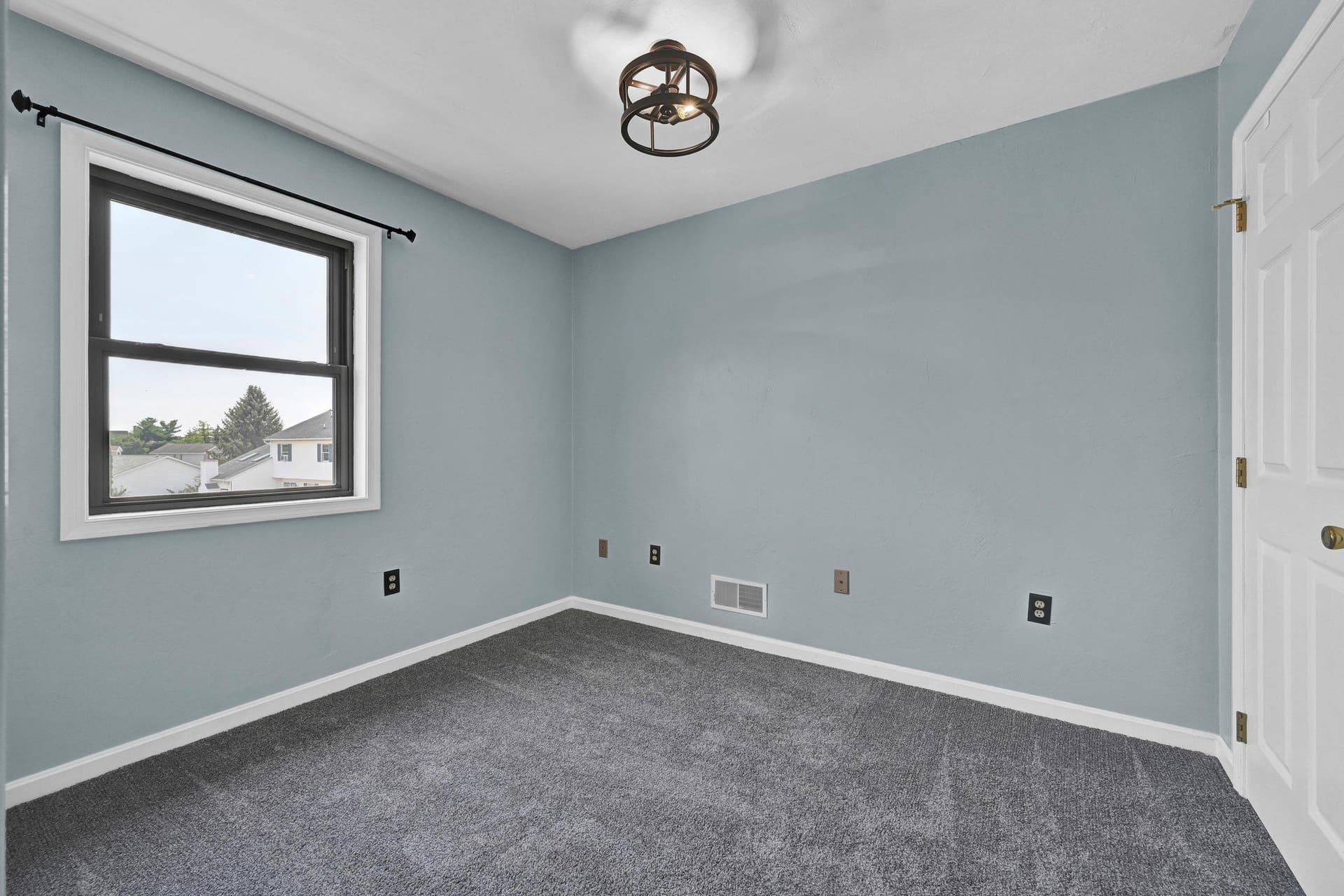 31 Seneca Drive photo 18