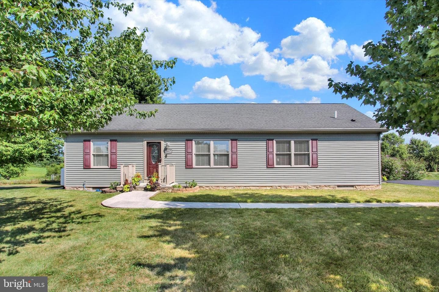 1017 Railroad Lane photo 2