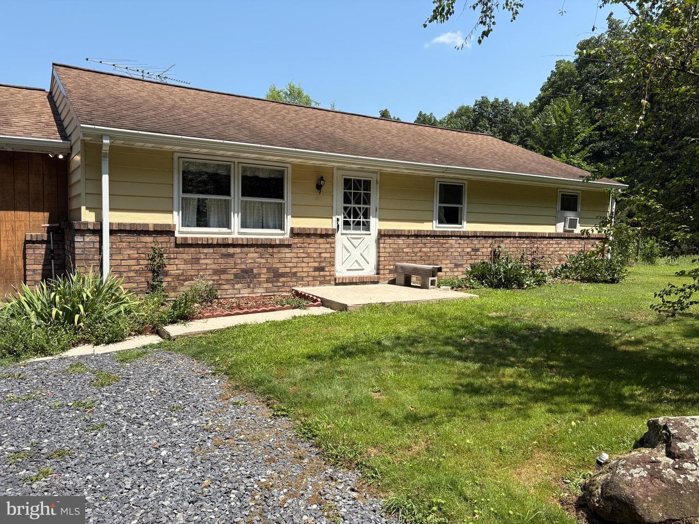 433 Plainview Road photo 2