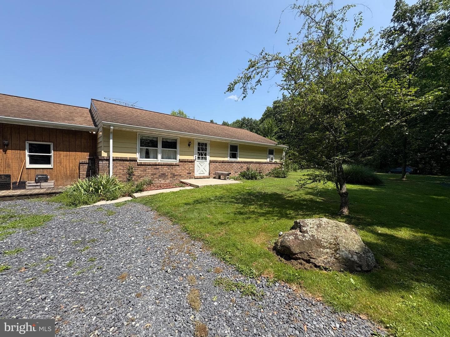 433 Plainview Road photo 3