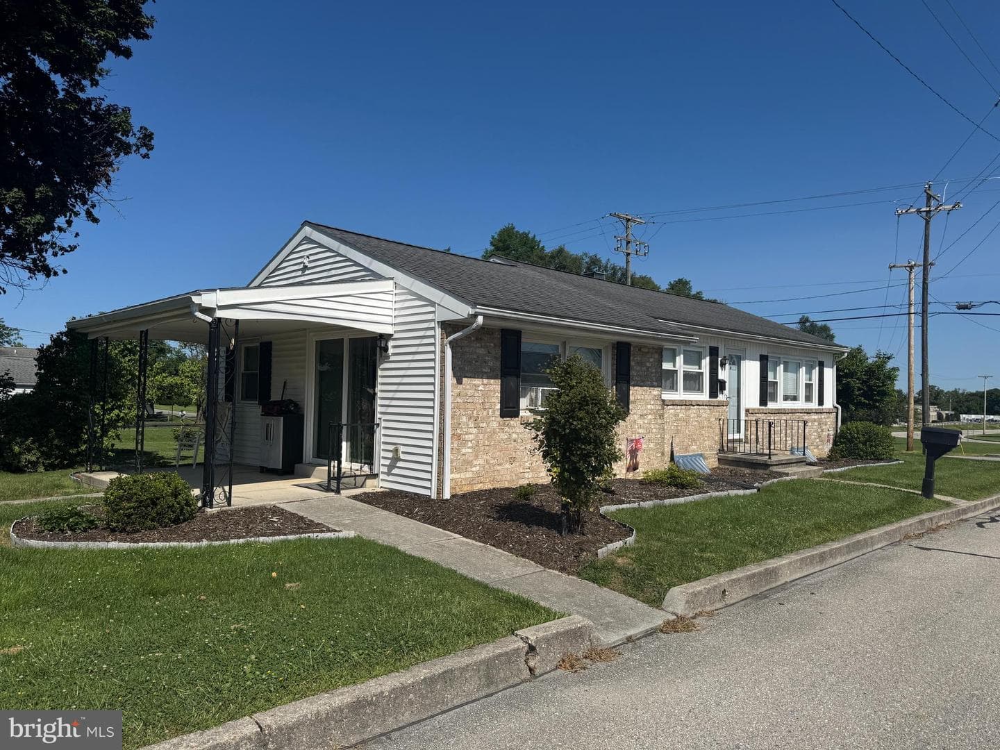 1000 W Elm Avenue photo 1