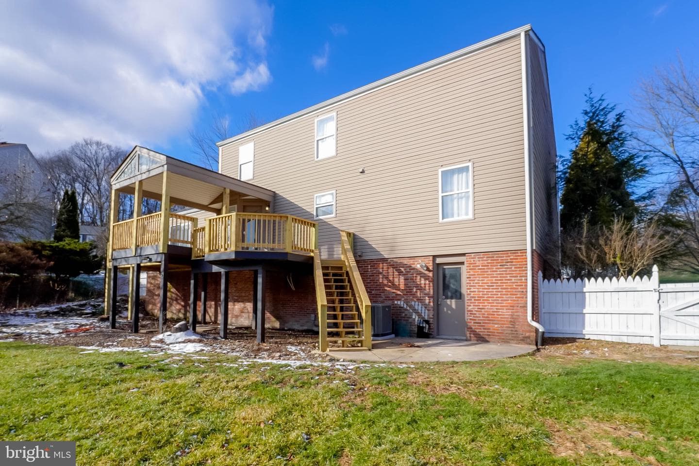 1233 Woodhill Drive photo 4