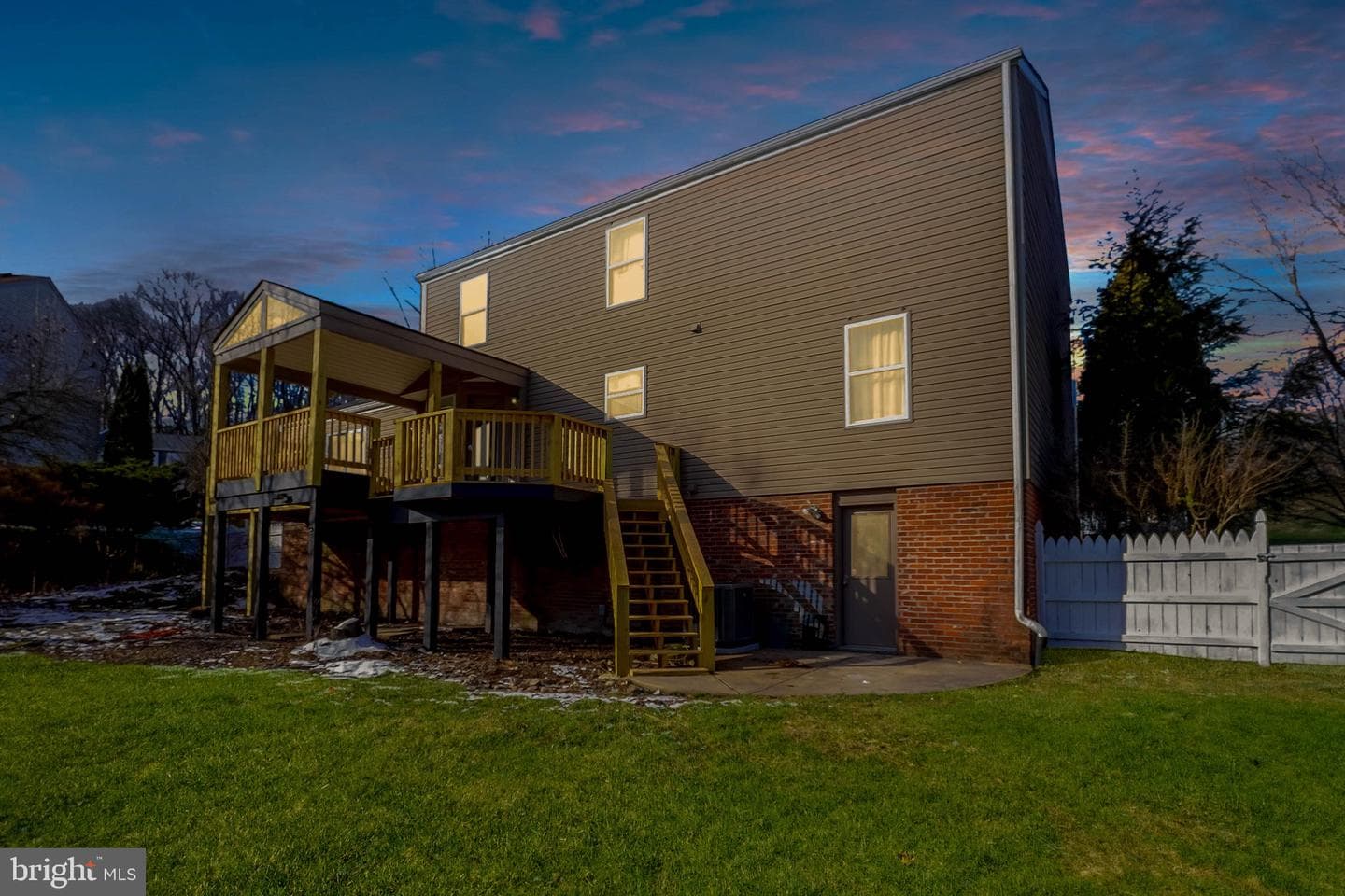 1233 Woodhill Drive photo 8