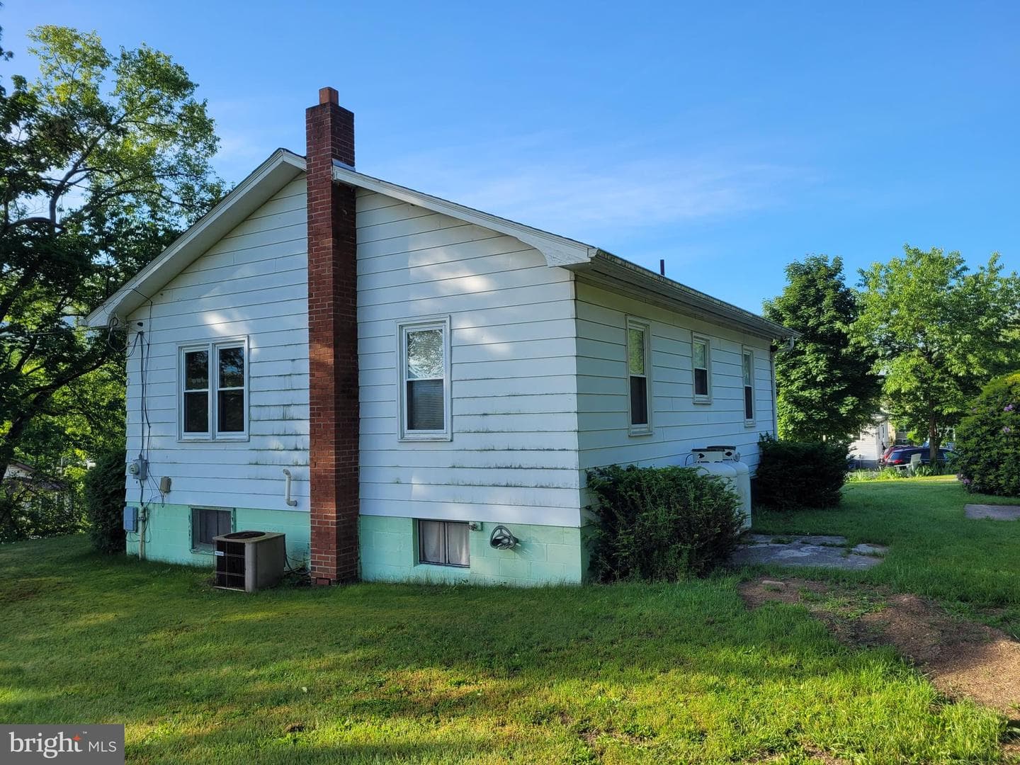 155 Hyndman Rd photo 4