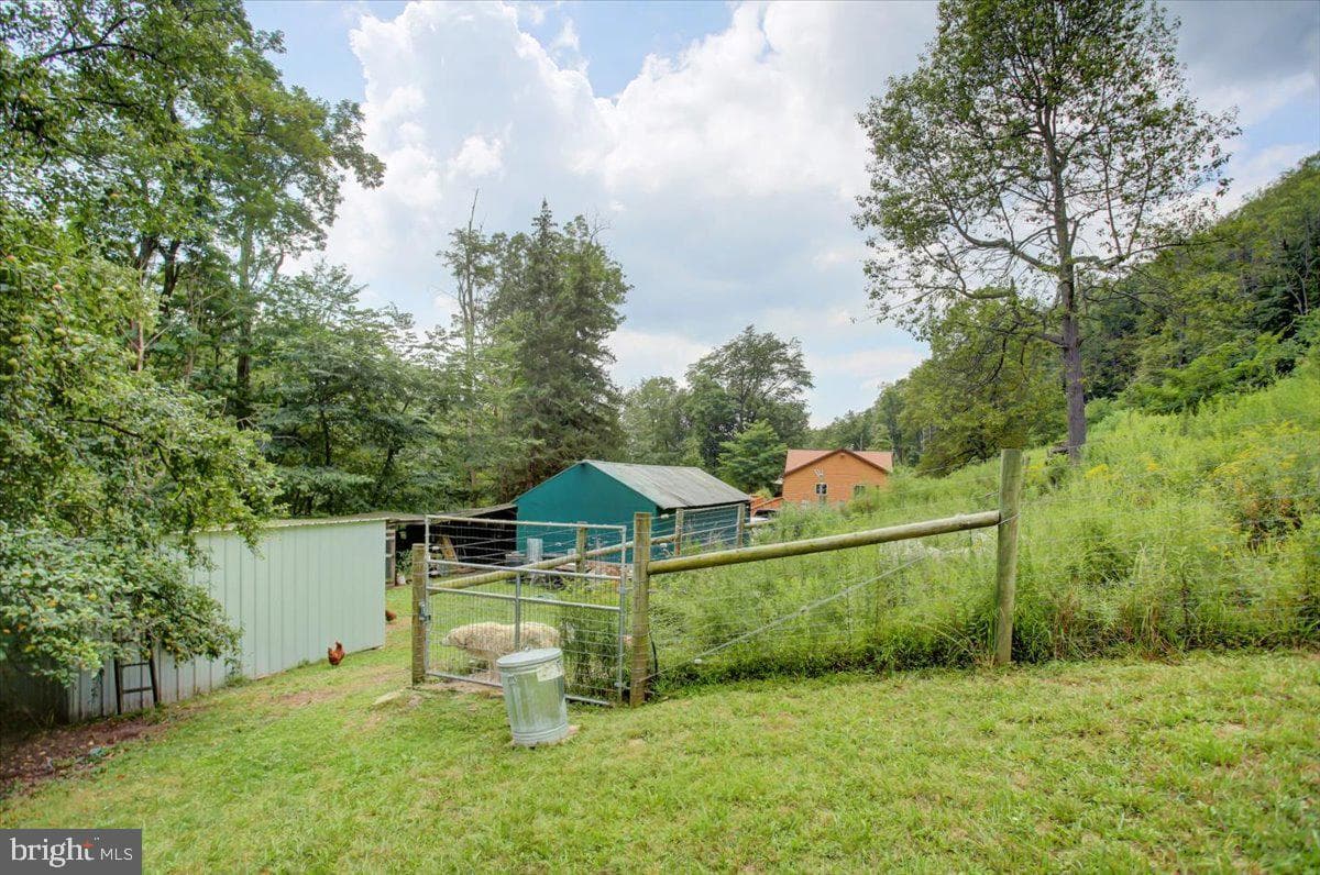 855 Lincoln Highway photo 17
