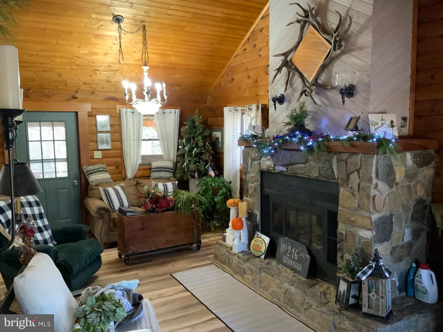 216 Cove Street photo 4