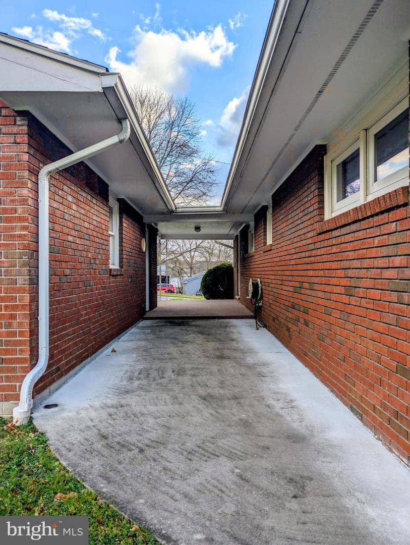 619 N Spring Street photo 19