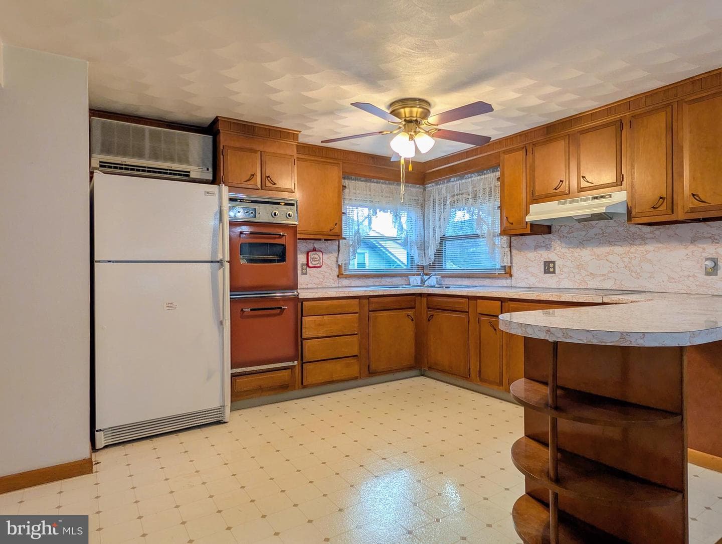 619 N Spring Street photo 4