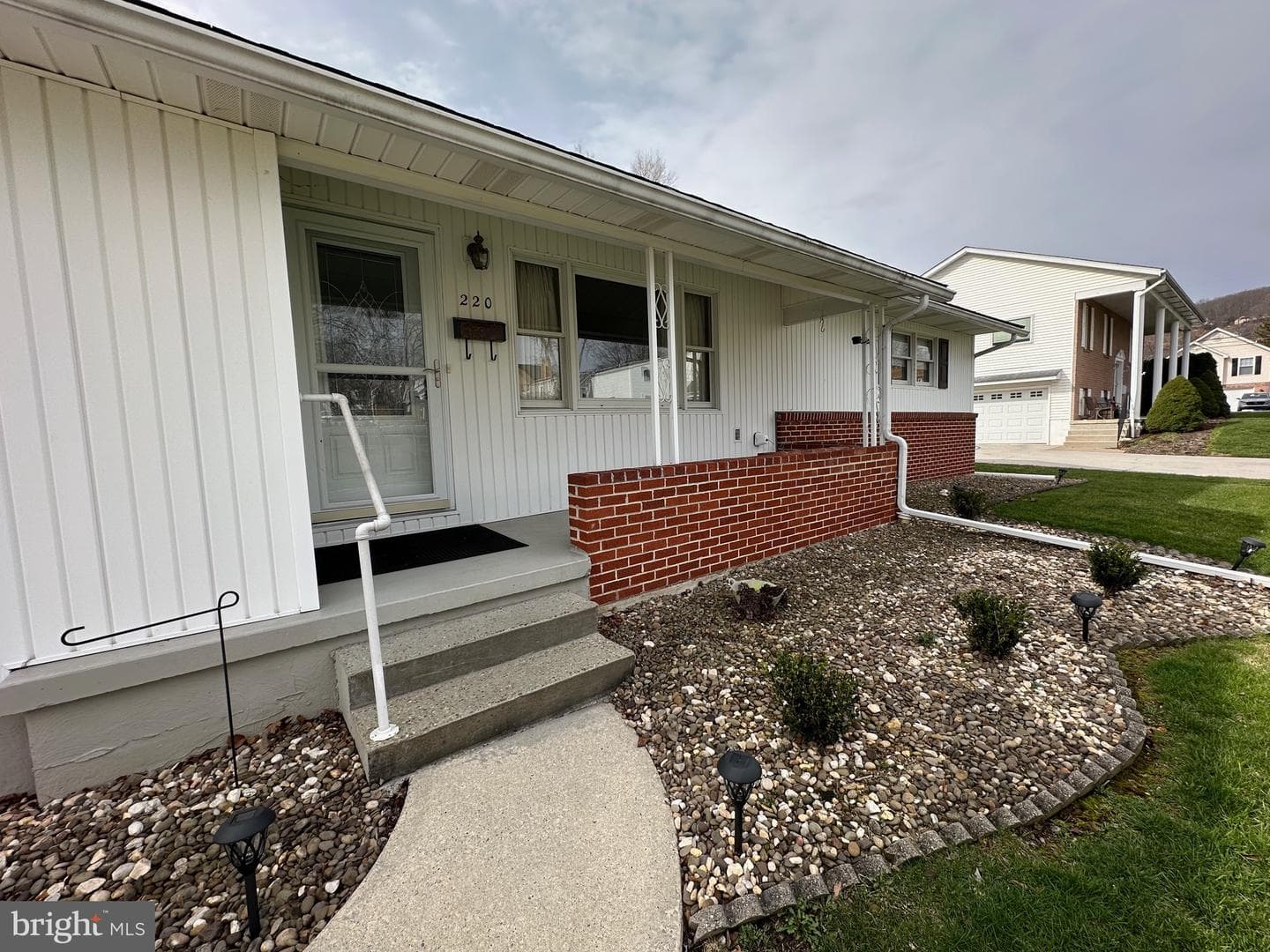 220 E Simpson Street photo 2