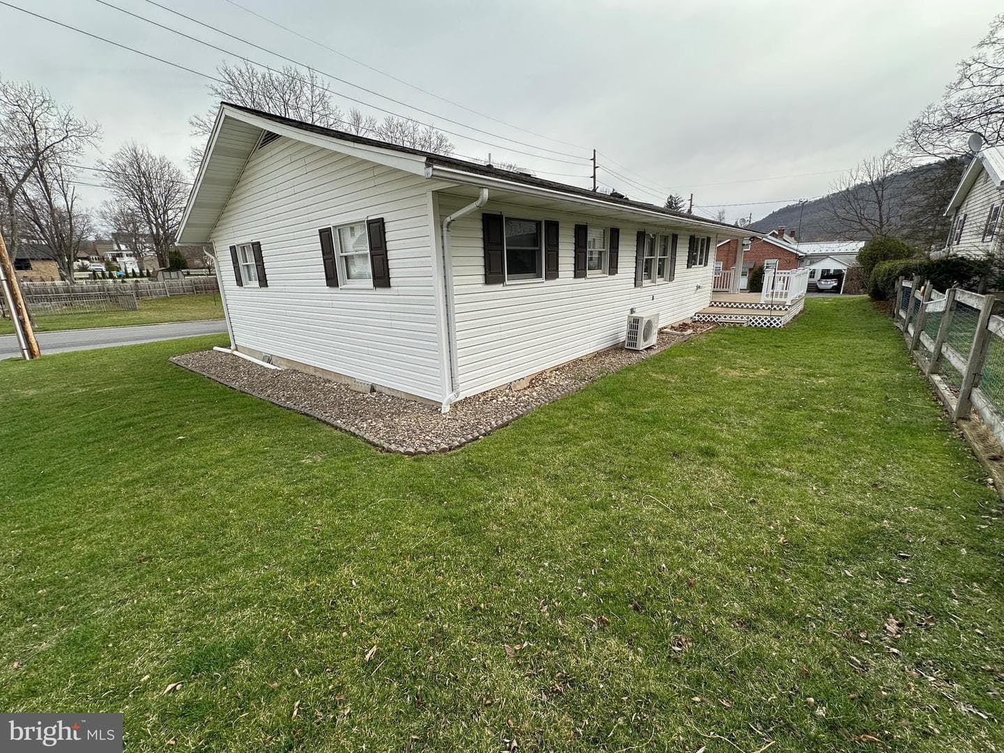 220 E Simpson Street photo 25