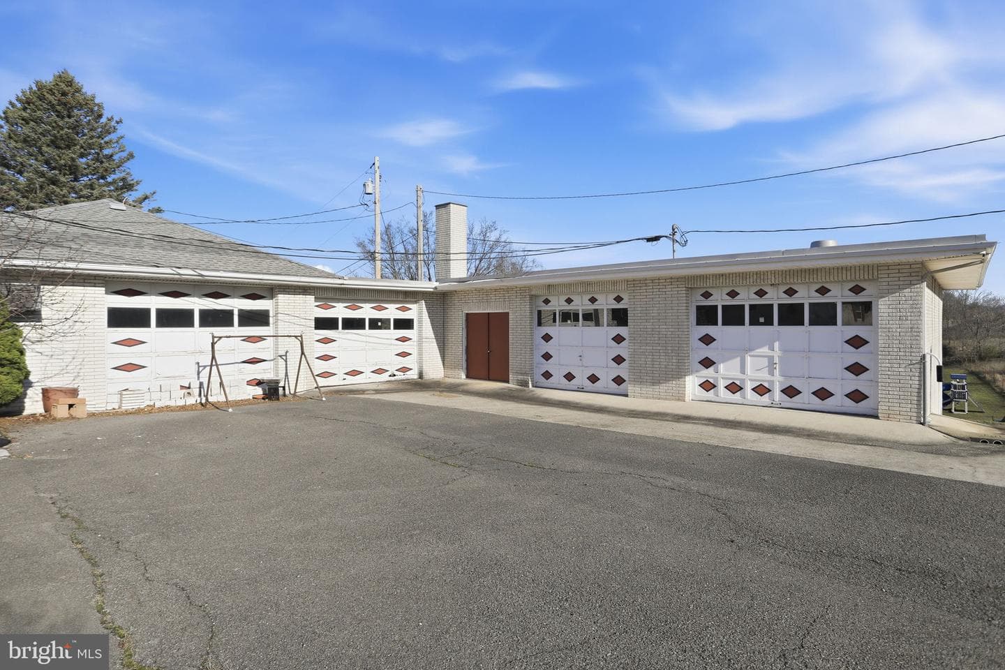 501 Breezewood Road S photo 3