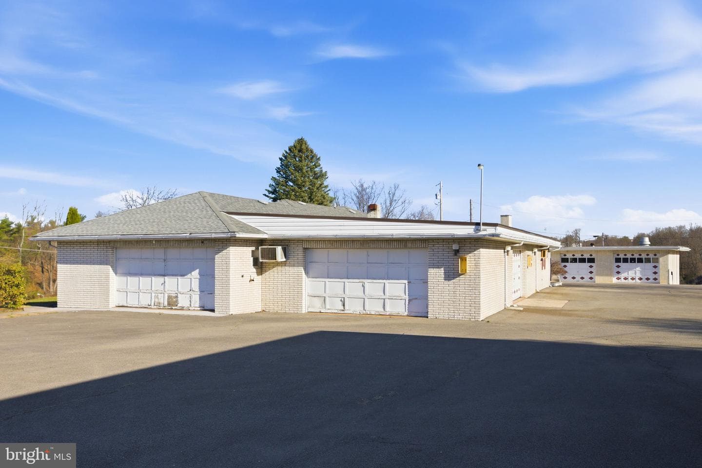 501 Breezewood Road S photo 5