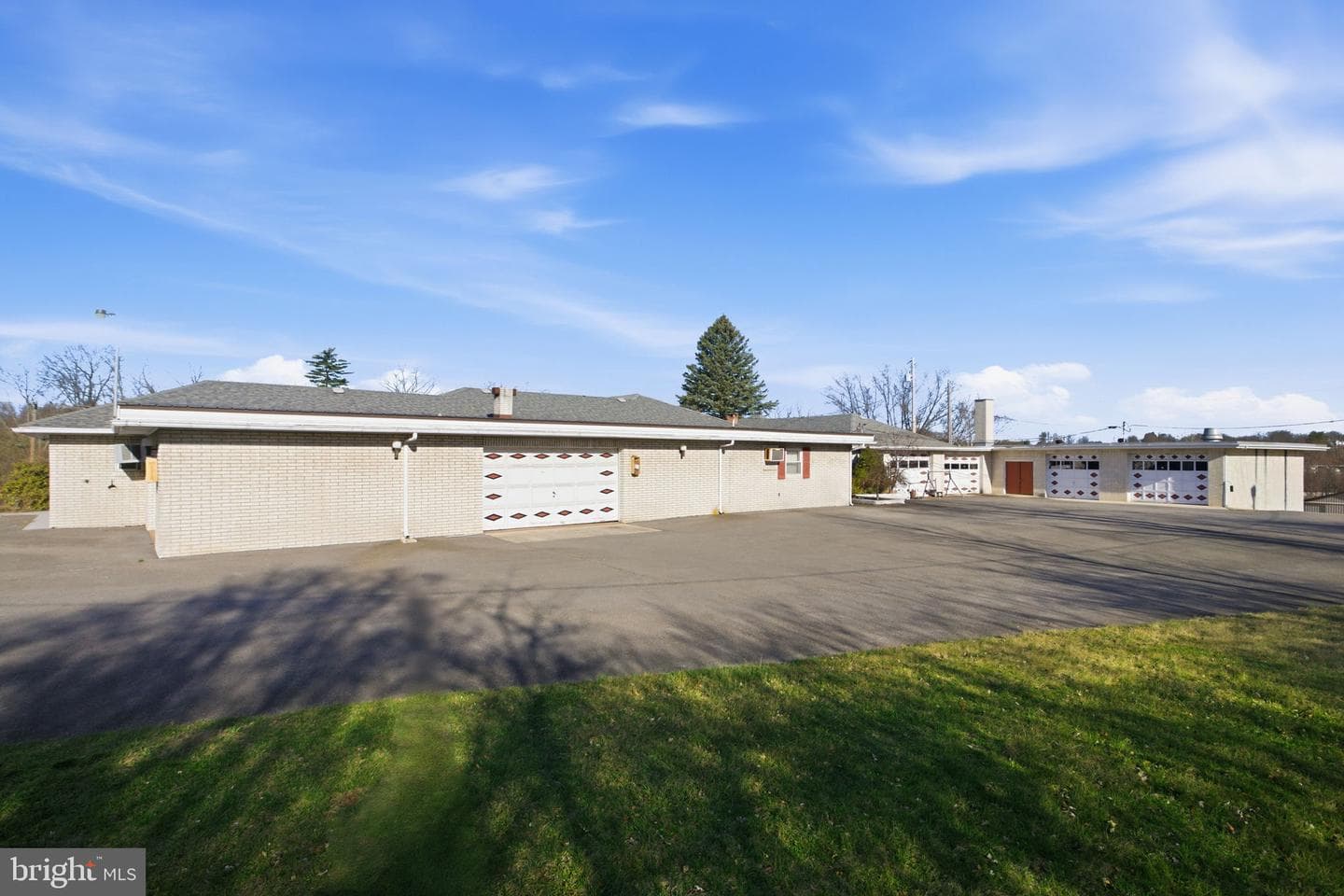 501 Breezewood Road S photo 7