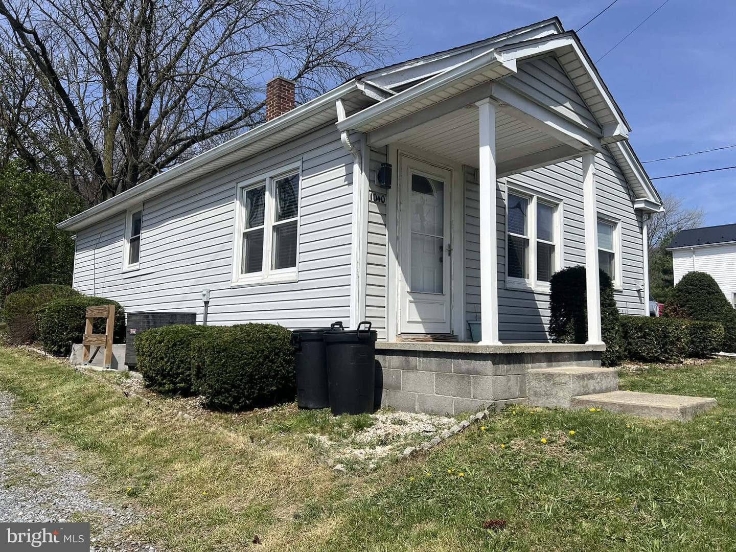 1040 Spring St N photo 1