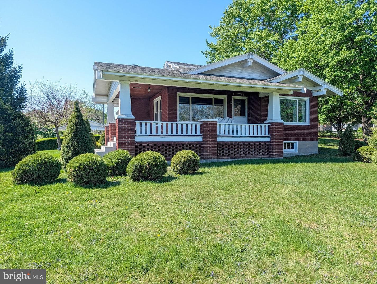 89 Williams St photo 1