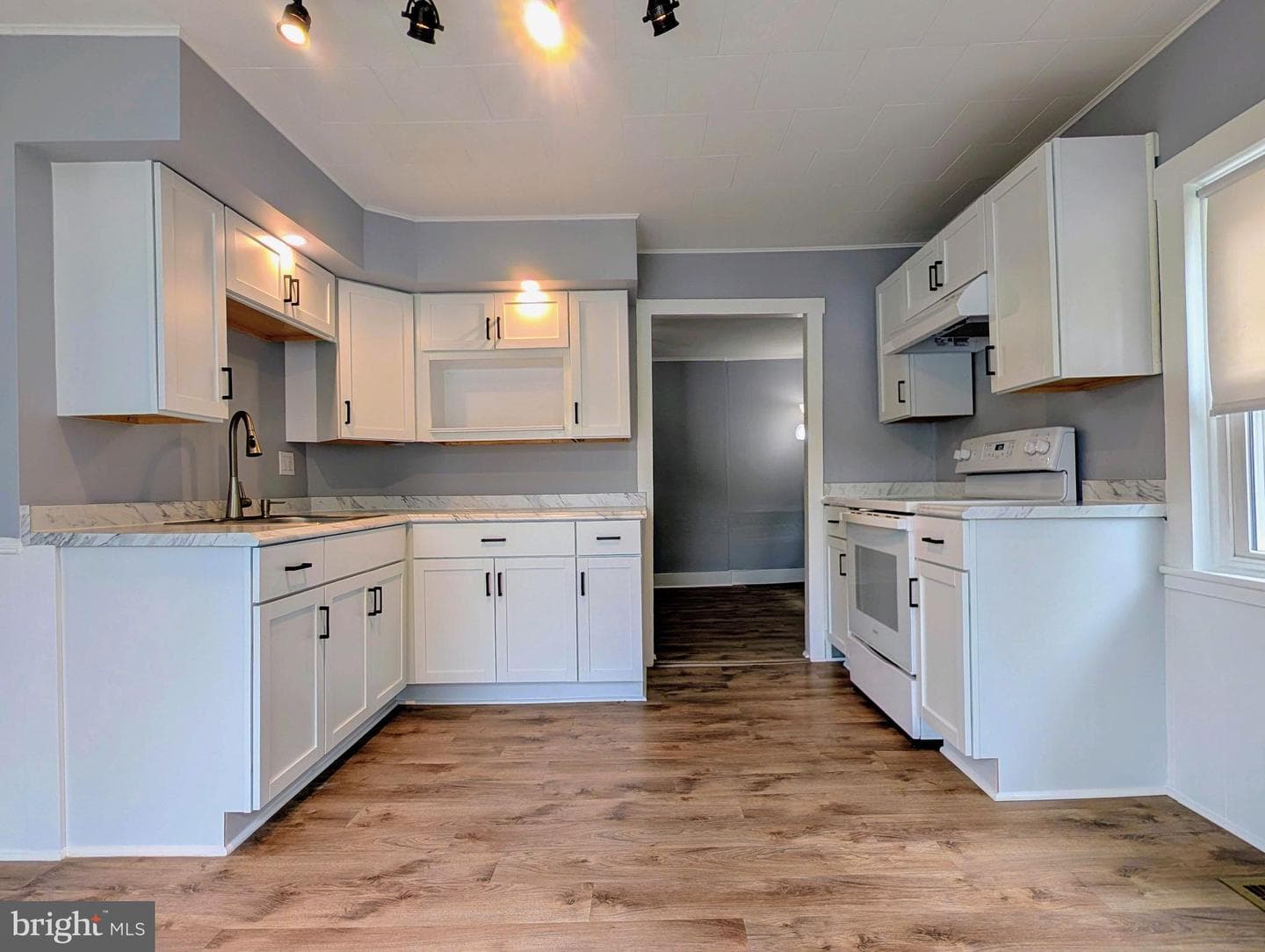 313 E Penn Street photo 18
