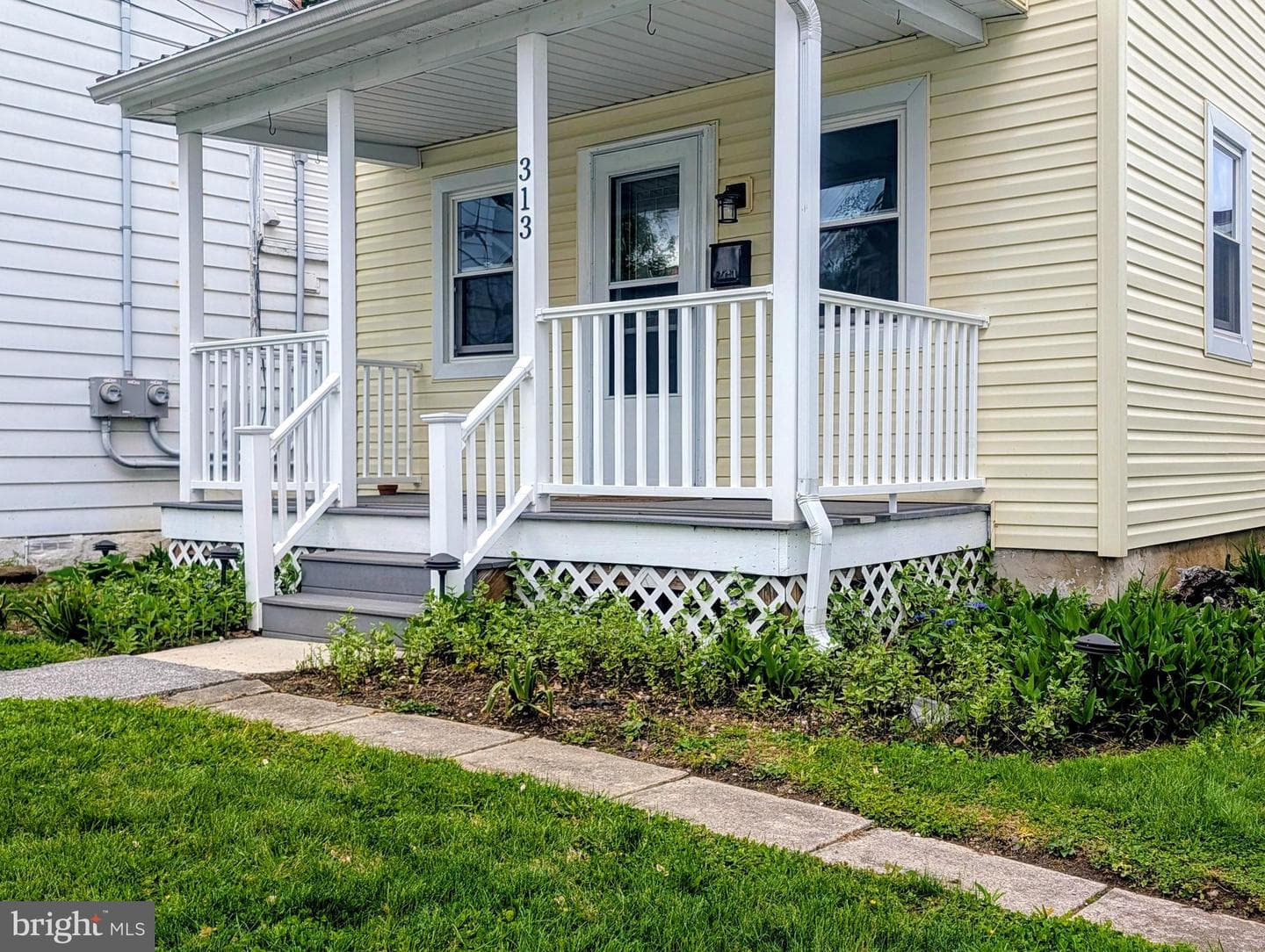 313 E Penn Street photo 2