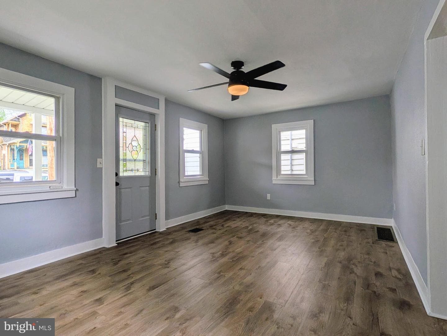 313 E Penn Street photo 9
