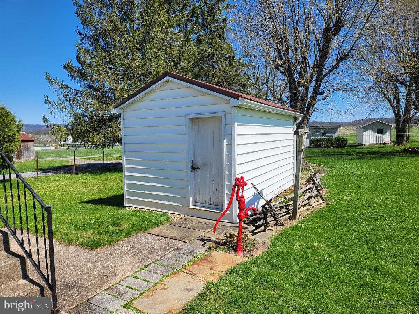 5822 Business 220 photo 29