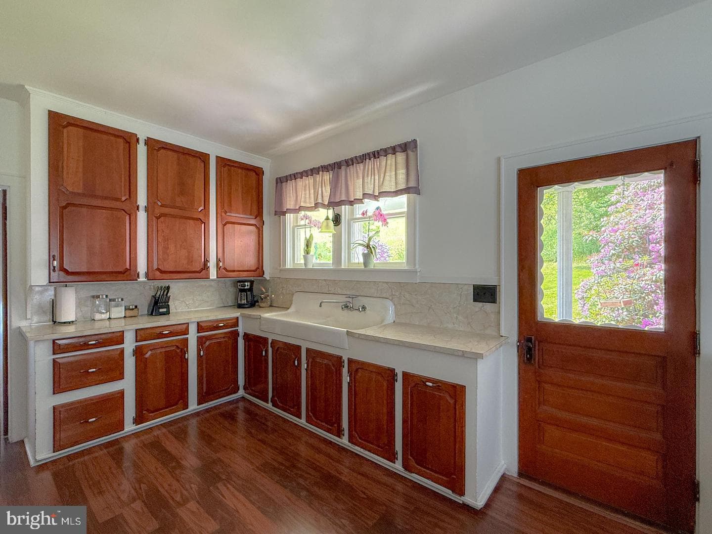 930 Osman Road photo 6