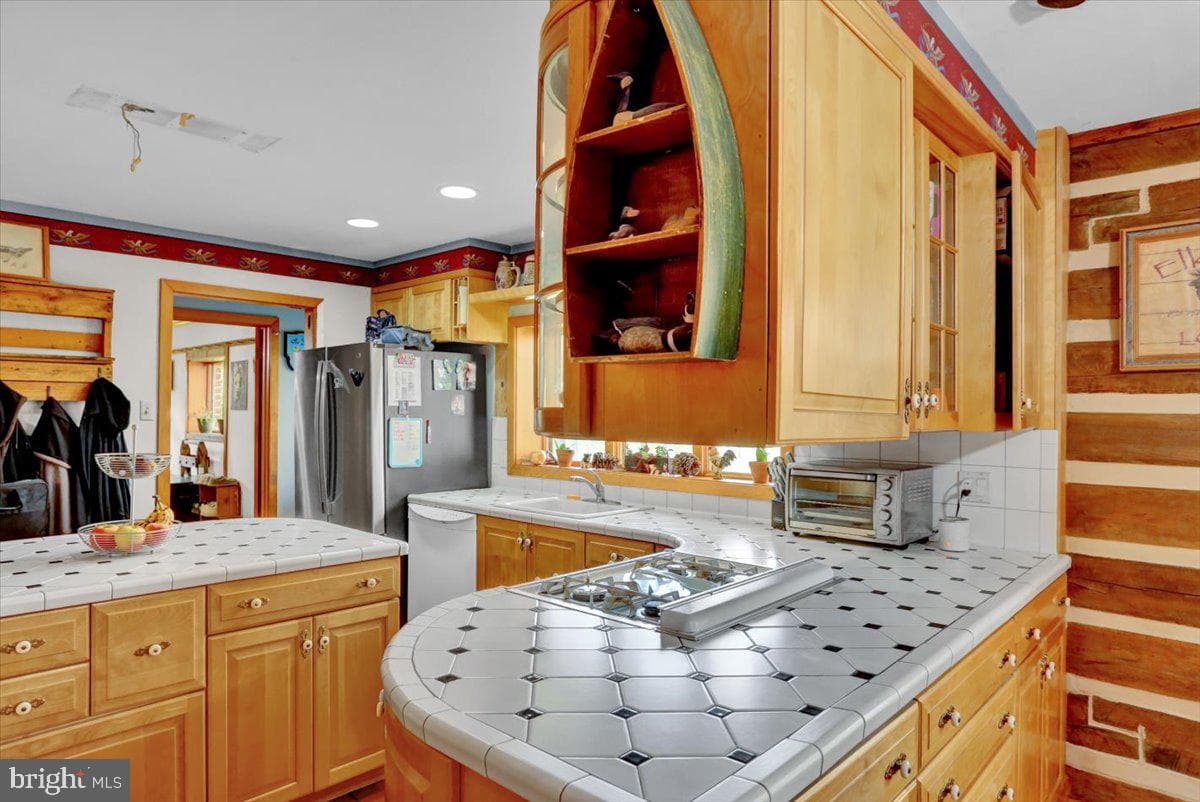 110 Poplar Road photo 8