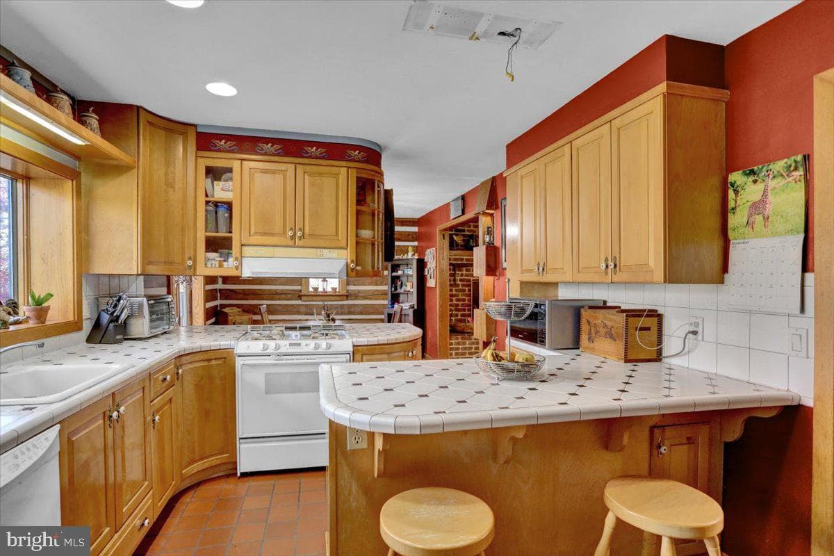 110 Poplar Road photo 9
