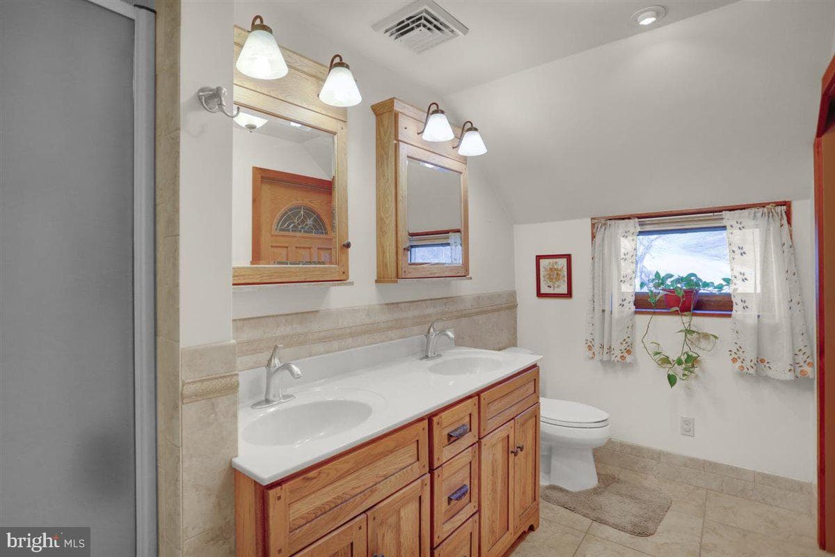 165 Nursery Road photo 28